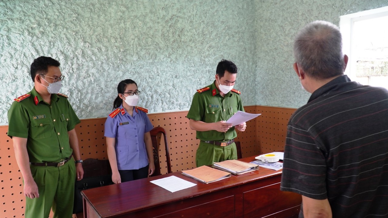 Tin lời Phan Văn Đủ, 1 doanh nghiệp ở Long An bị lừa nhiều tỉ đồng - Ảnh 1.