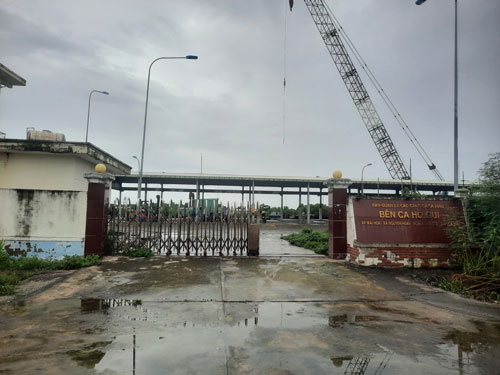 Bến cá bỏ hoang