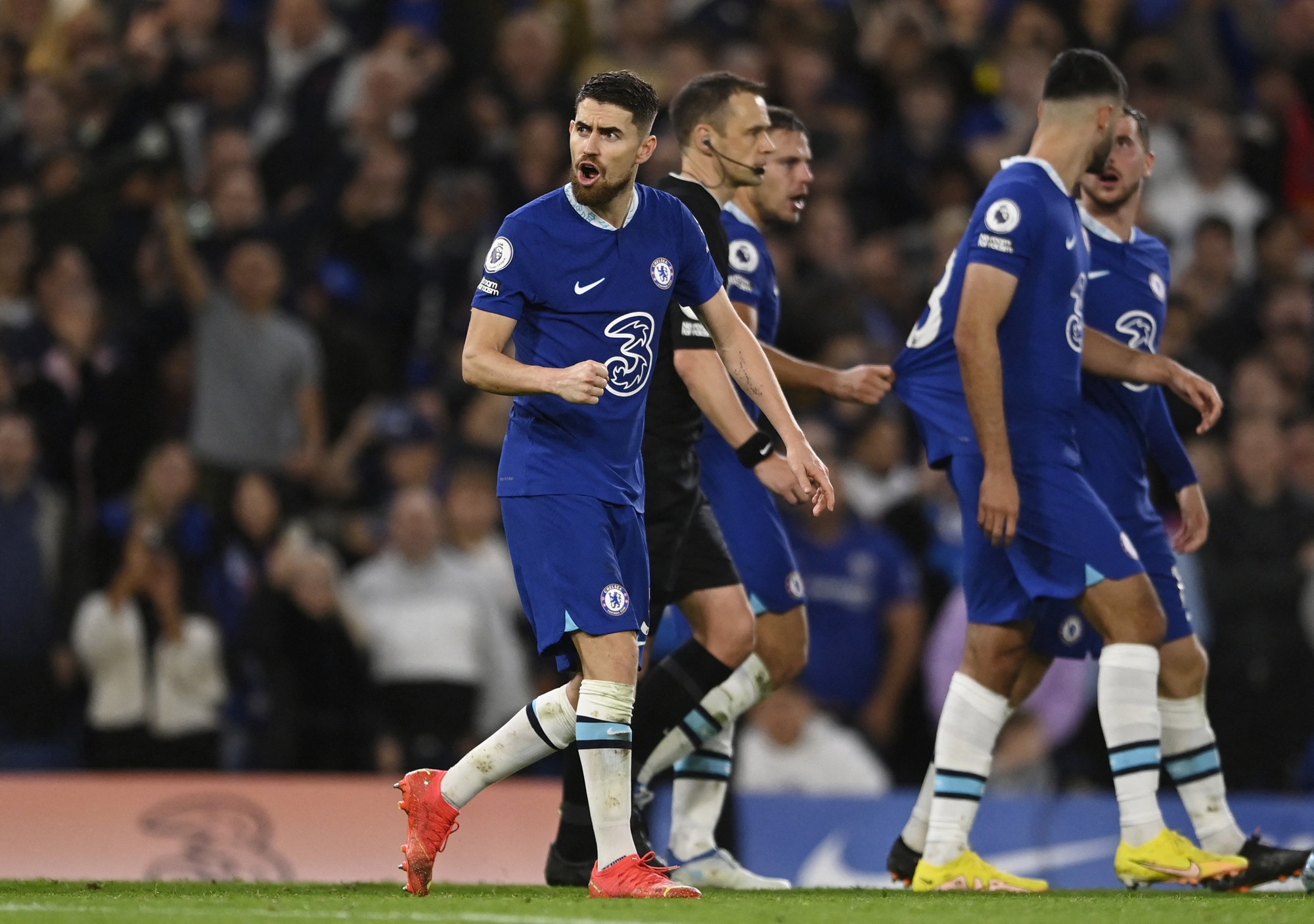 Chelsea bị Man United n&iacute;u ch&acirc;n ở Stamford Bridge - Ảnh 3.