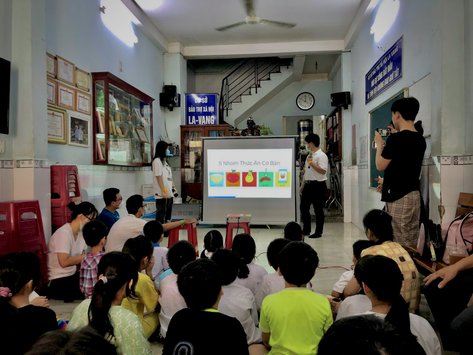 Say m&ecirc; phụng sự cộng đồng - Ảnh 2.
