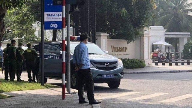 Xe cảnh sát 113 trước cổng Vingroup là bảo đảm an ninh trật tự cho lãnh đạo nước ngoài tới thăm