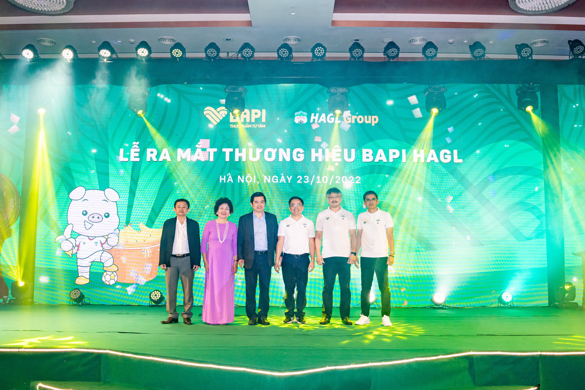 Bầu Đức mở 2 cửa hàng thịt heo ăn chuối tại Hà Nội - Ảnh 1.