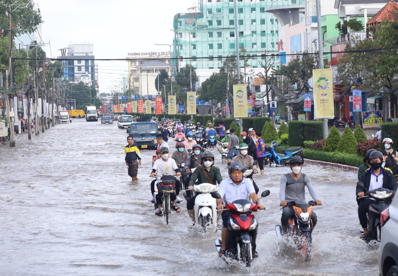 Cần Thơ chỉ đạo khẩn việc dạy học khi triều cường vượt báo động III