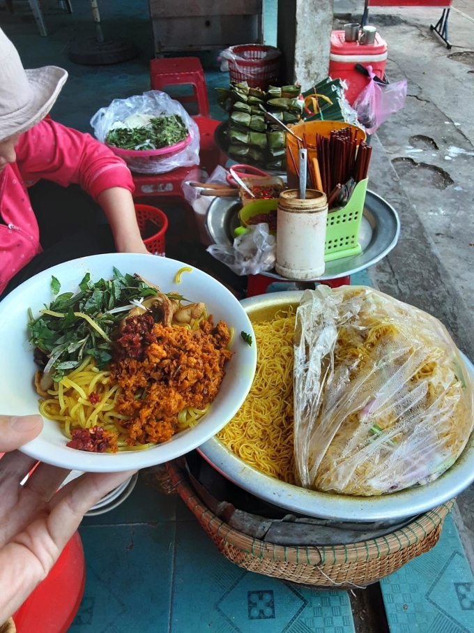 Những m&oacute;n đặc sản của xứ Huế - Ảnh 3.