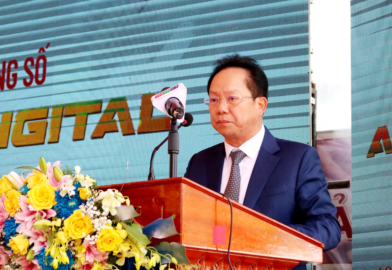 Agribank Long An khai trương dịch vụ ng&acirc;n h&agrave;ng số Agribank Digital - Ảnh 3.