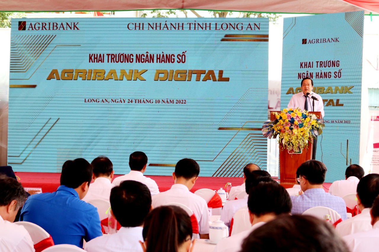 Agribank Long An khai trương dịch vụ ng&acirc;n h&agrave;ng số Agribank Digital - Ảnh 1.
