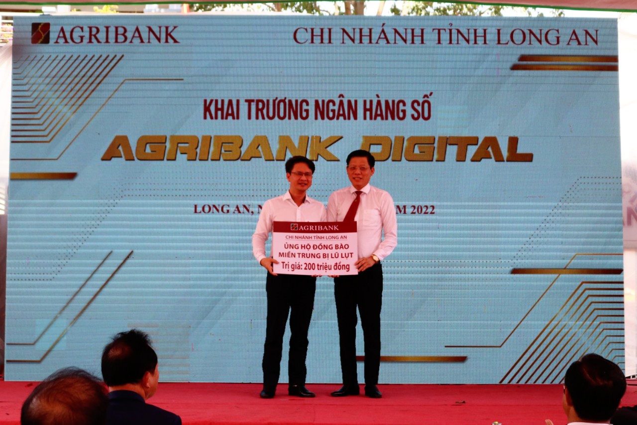 Agribank Long An khai trương dịch vụ ng&acirc;n h&agrave;ng số Agribank Digital - Ảnh 4.