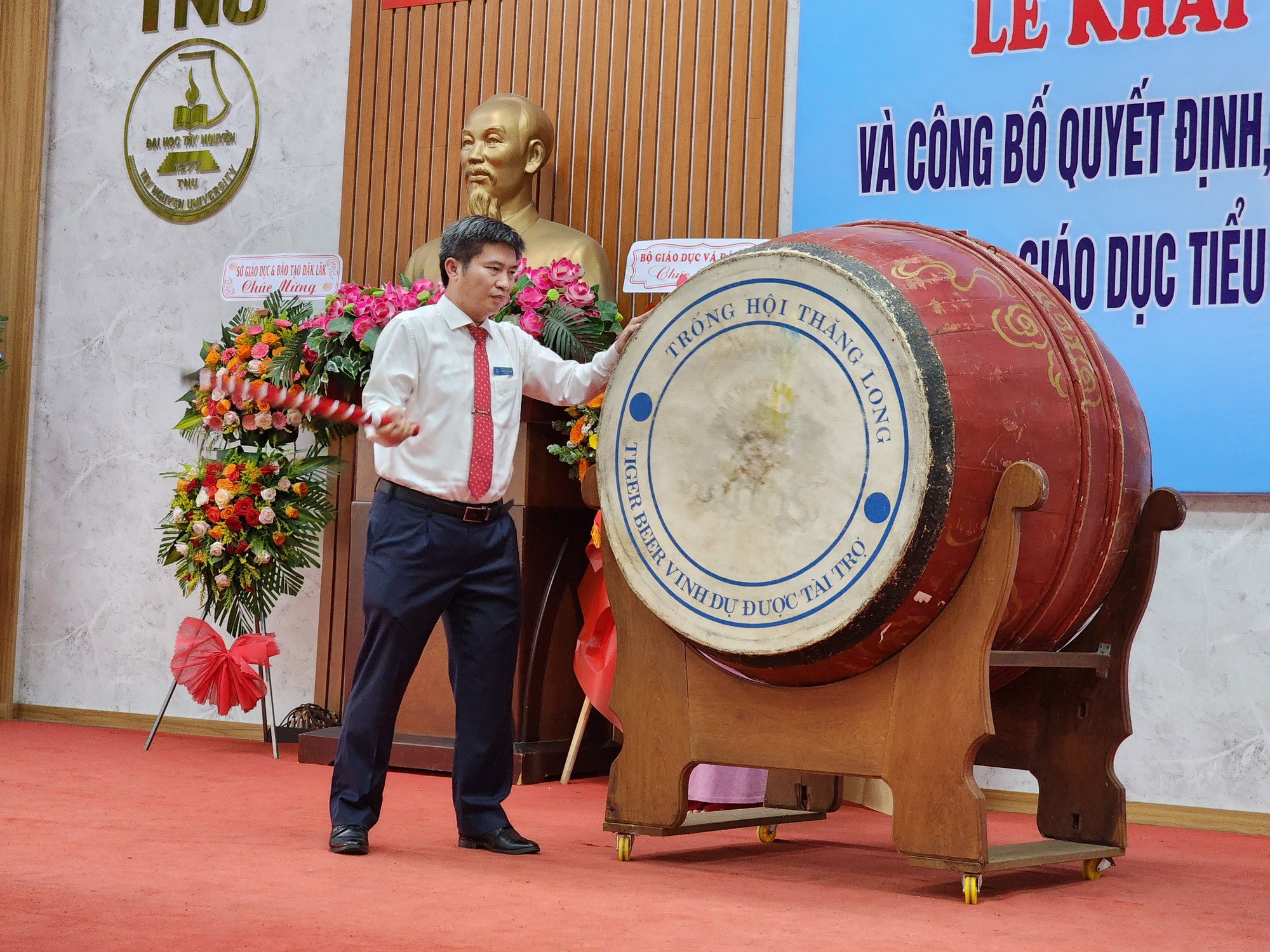 Trường ĐH Tây Nguyên khai giảng năm học mới