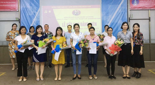 PHÁT TRIỂN ĐẢNG TRONG DOANH NGHIỆP NGOÀI NHÀ NƯỚC (*): Công nhân khát khao vào Đảng