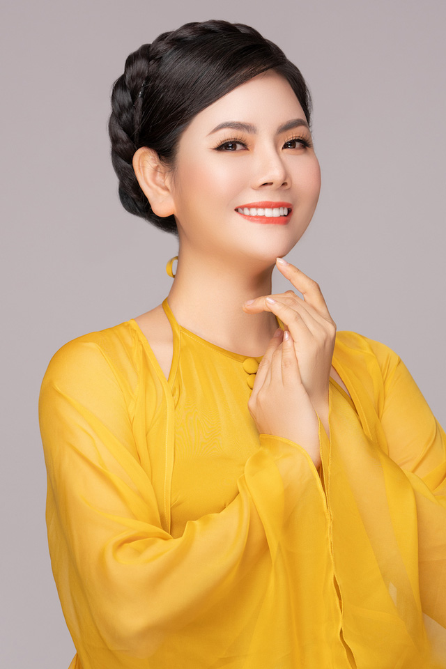 Ca sĩ Việt Ho&agrave;n v&iacute; qu&aacute;n qu&acirc;n Sao mai 2011 Lương Nguyệt Anh đẹp như ti&ecirc;n - Ảnh 3.