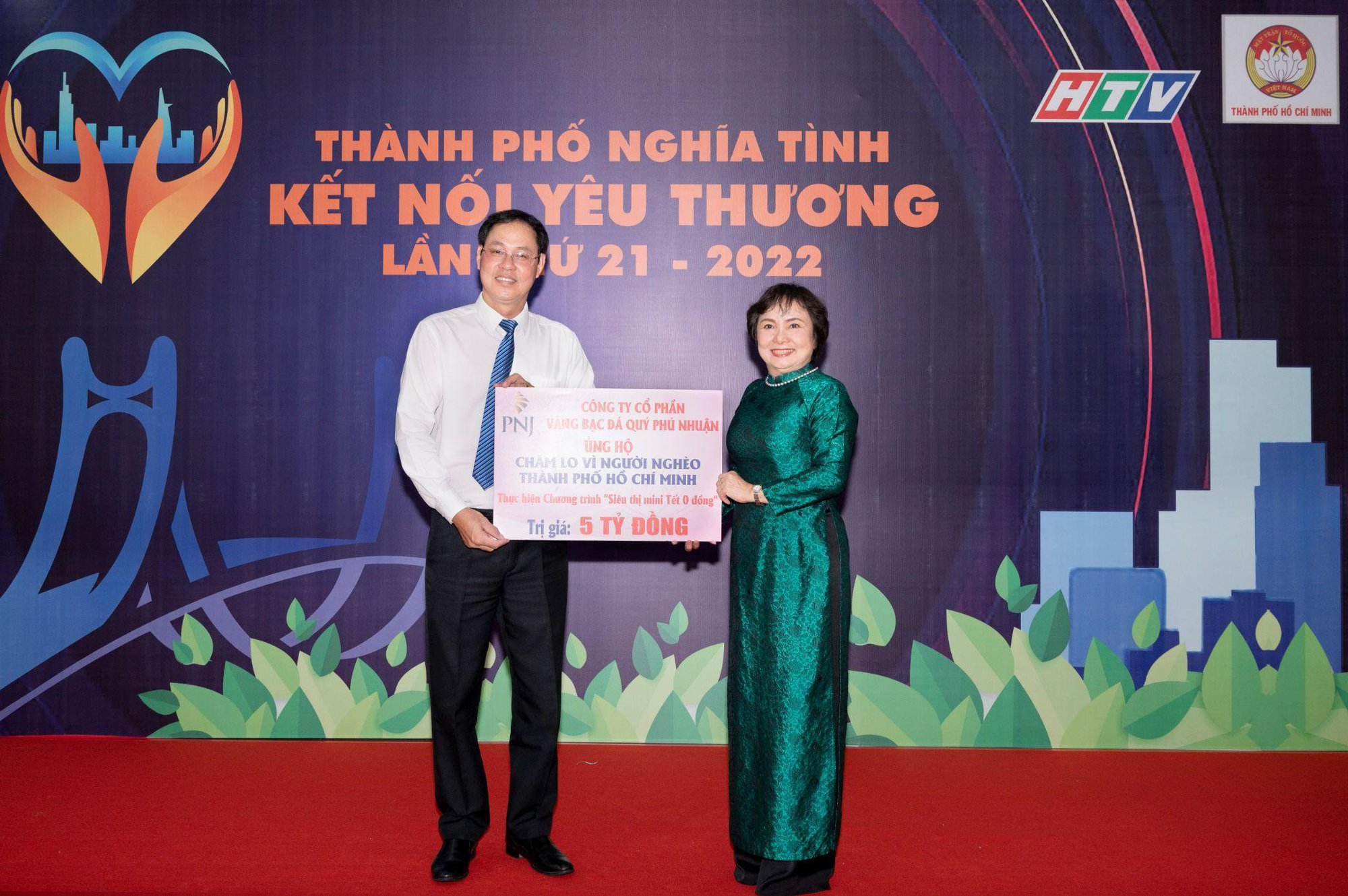 PNJ trao tặng 5 tỉ đồng cho Quỹ V&igrave; người ngh&egrave;o TP HCM - Ảnh 3.