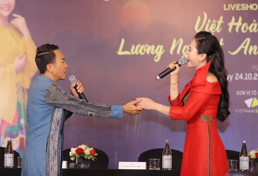 Ca sĩ Việt Ho&agrave;n v&iacute; qu&aacute;n qu&acirc;n Sao mai 2011 Lương Nguyệt Anh đẹp như ti&ecirc;n - Ảnh 1.