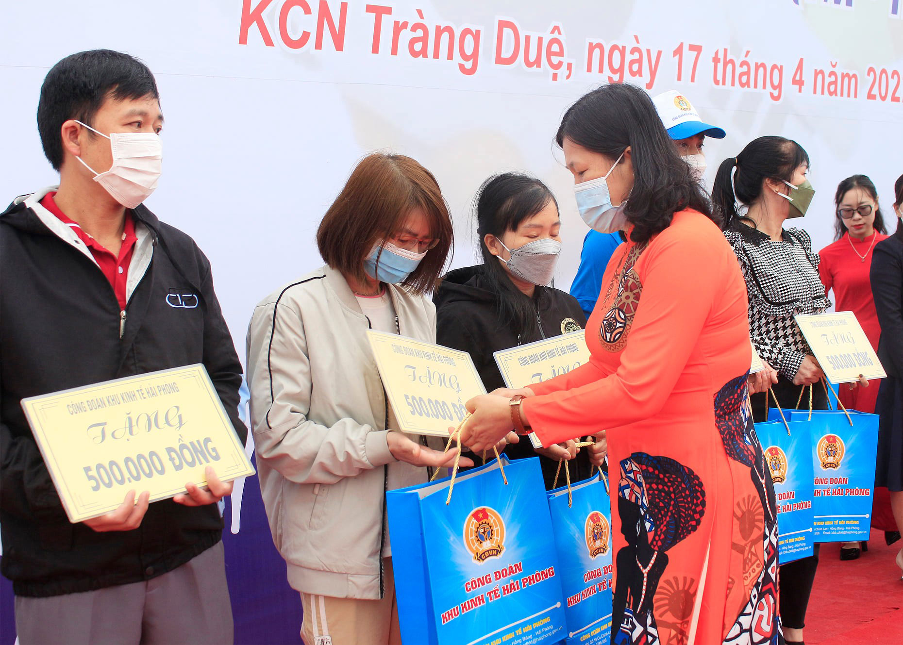 PHÁT TRIỂN ĐẢNG TRONG DOANH NGHIỆP NGOÀI NHÀ NƯỚC (*): Không ít gian nan