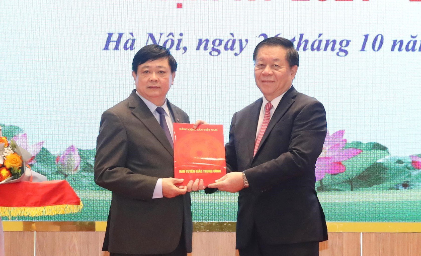 Phân công Chủ tịch Hội đồng Lý luận, phê bình, văn học, nghệ thuật trung ương