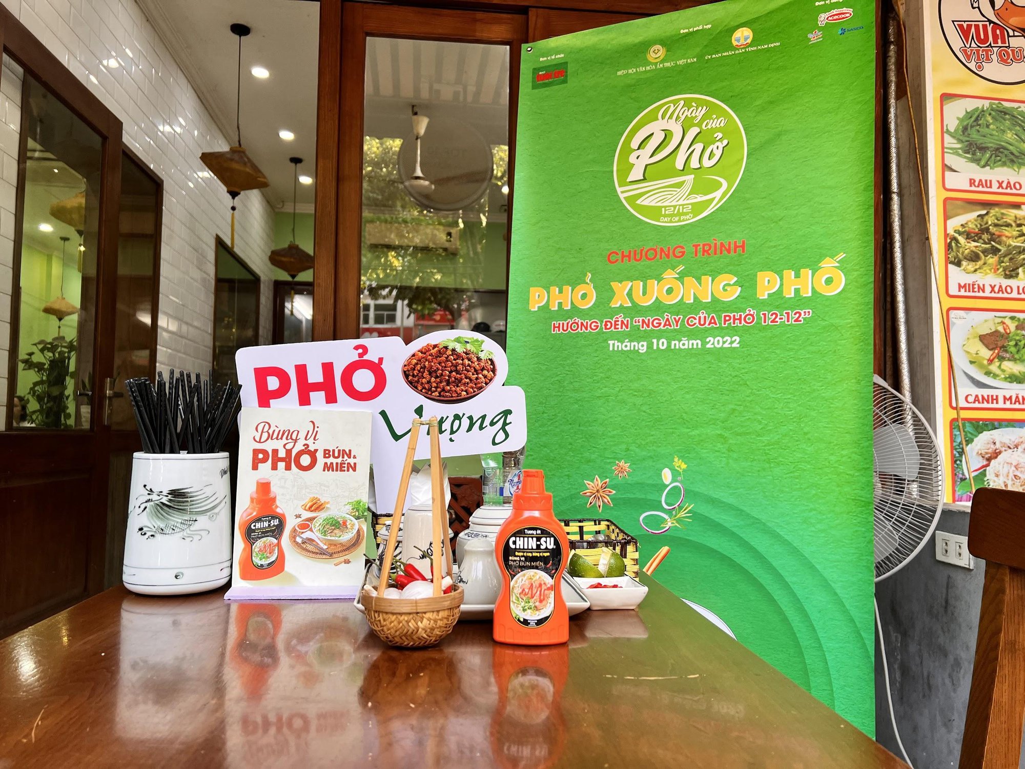 Tương ớt phở Chin-su có mặt tại các quán phở nổi tiếng Hà Nội