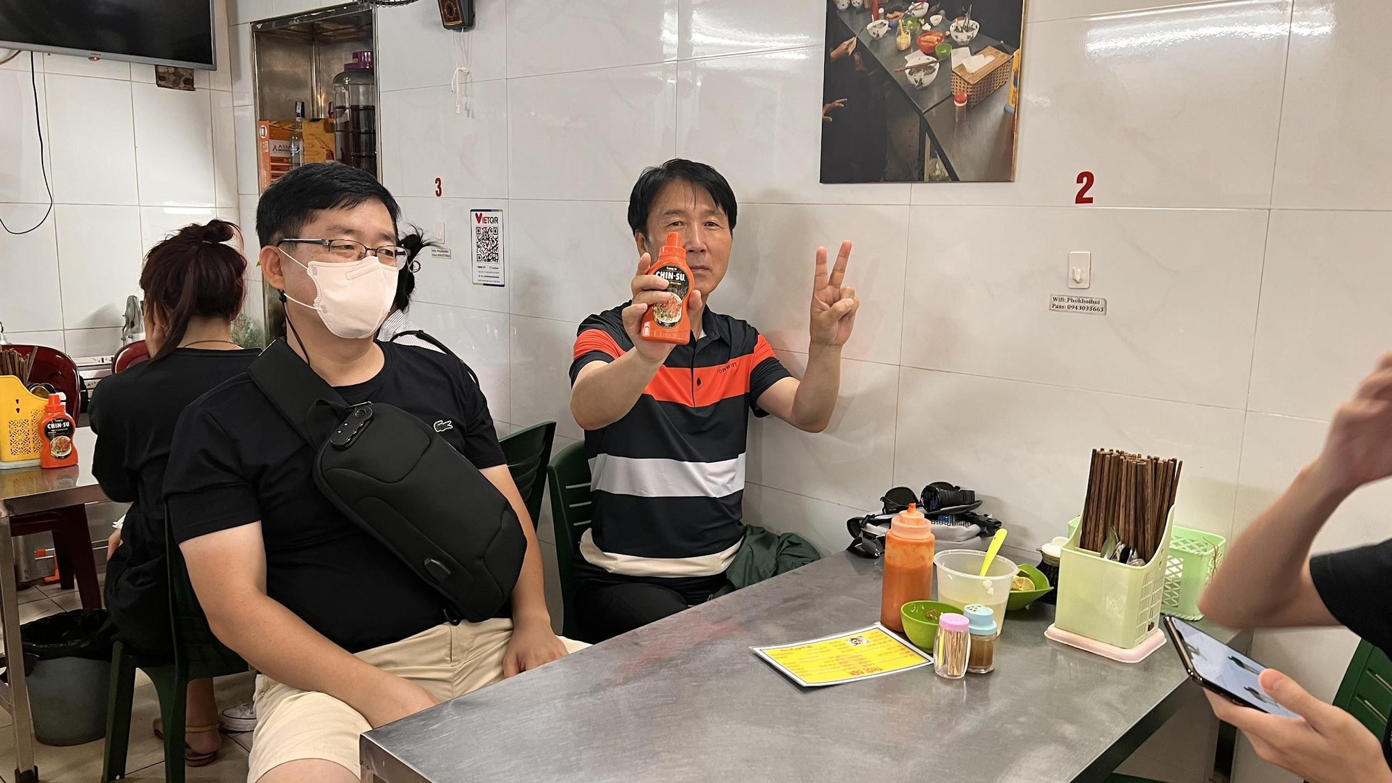 Tương ớt phở Chin-su c&oacute; mặt tại c&aacute;c qu&aacute;n phở nổi tiếng H&agrave; Nội - Ảnh 3.