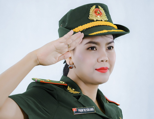 Bông hồng xanh miền biên cương