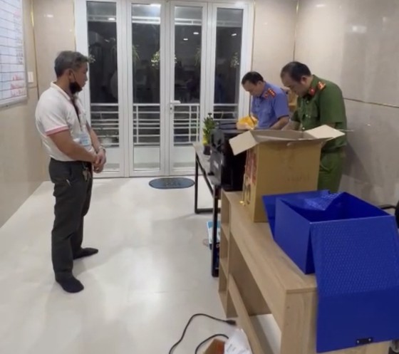 Công an TP HCM bắt Giám đốc Công ty xăng dầu Phúc Thọ - Ảnh 1.