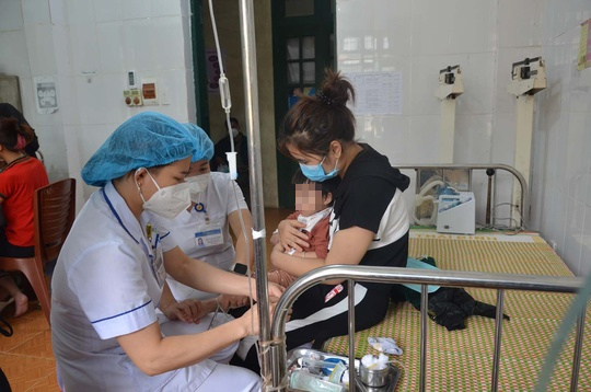 Hơn 700 học sinh tại 1 huyện phải nghỉ học vì sốt và ốm