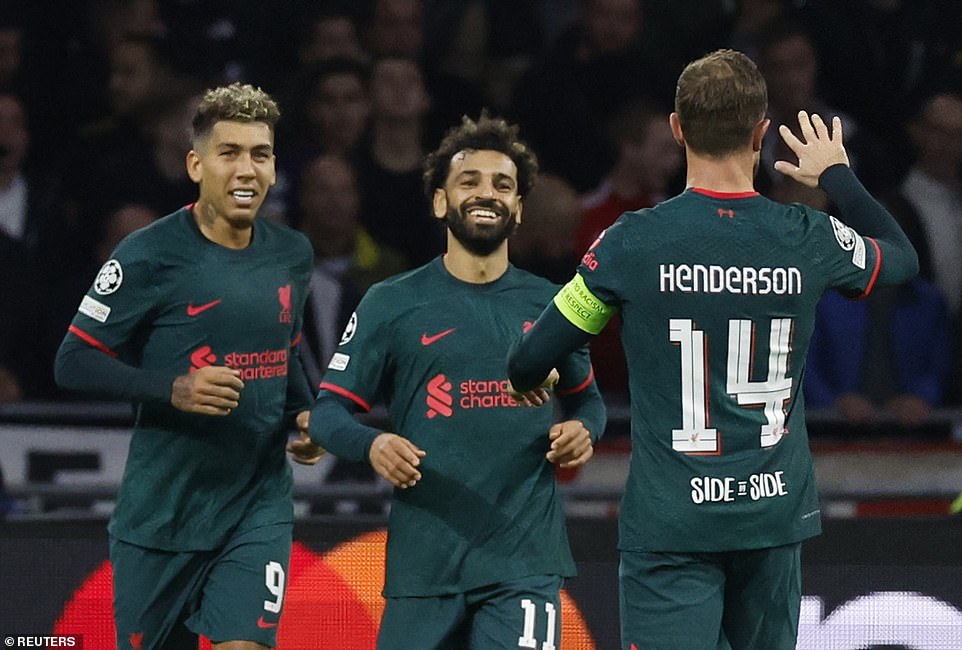 Liverpool bùng nổ ở Amsterdam, Tottenham ôm hận vì VAR