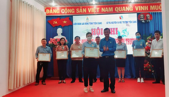 Trao giải hội thi C&ocirc;ng đo&agrave;n với c&ocirc;ng t&aacute;c bảo vệ m&ocirc;i trường - Ảnh 1.