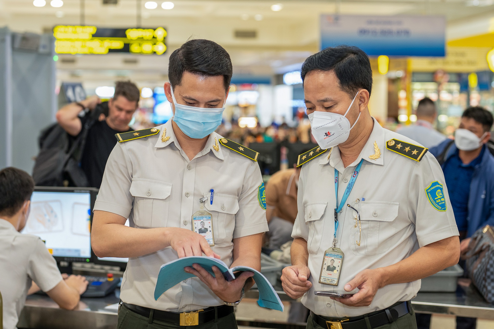 Cầm nhầm đồng hồ ở Nội B&agrave;i, bay v&agrave;o T&acirc;n Sơn Nhất vẫn kh&ocirc;ng tho&aacute;t - Ảnh 2.