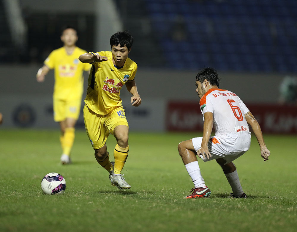 Công Phượng hỏng penalty, HAGL 10 trận liền không thắng