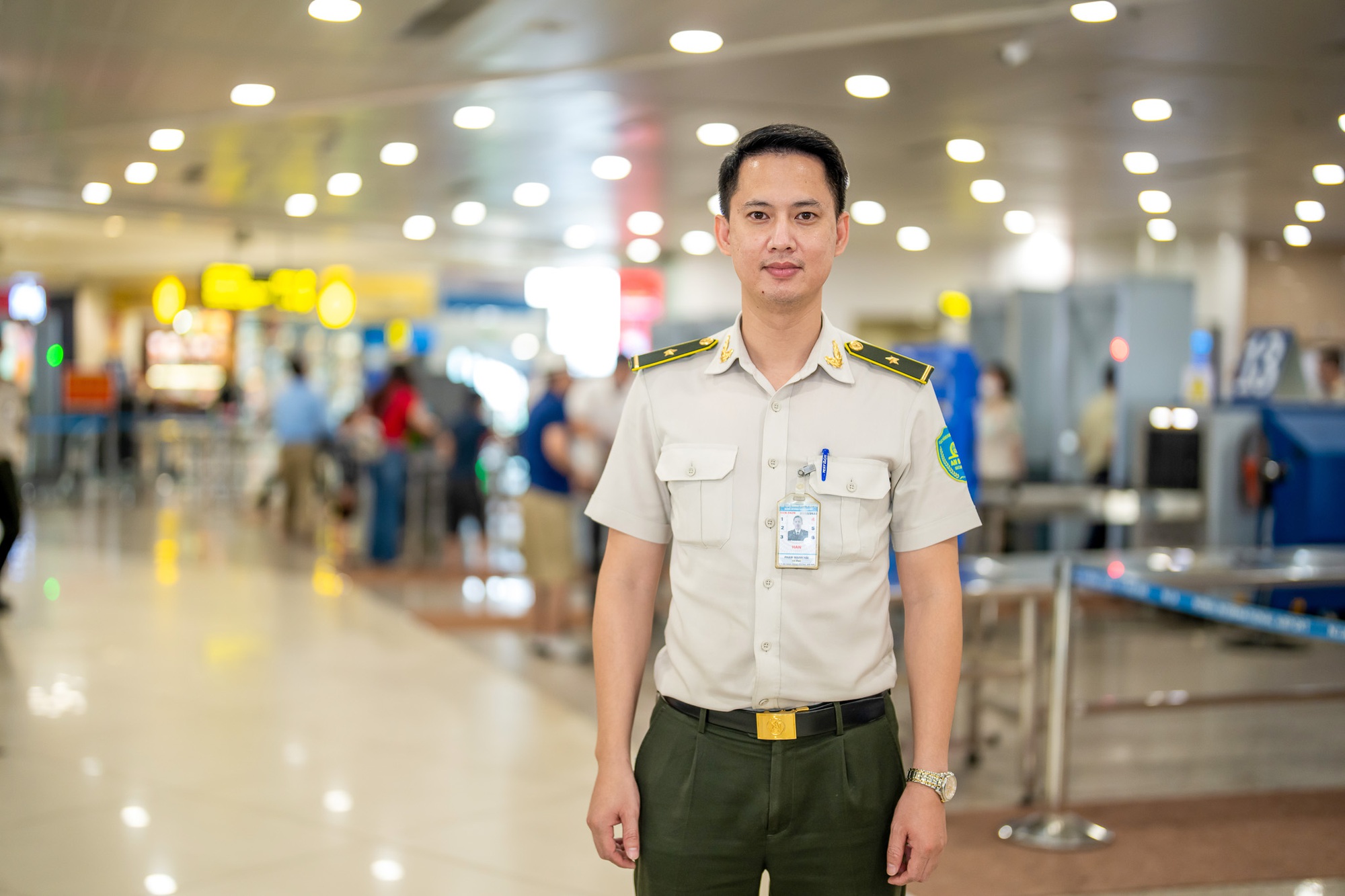 Cầm nhầm đồng hồ ở Nội B&agrave;i, bay v&agrave;o T&acirc;n Sơn Nhất vẫn kh&ocirc;ng tho&aacute;t - Ảnh 11.