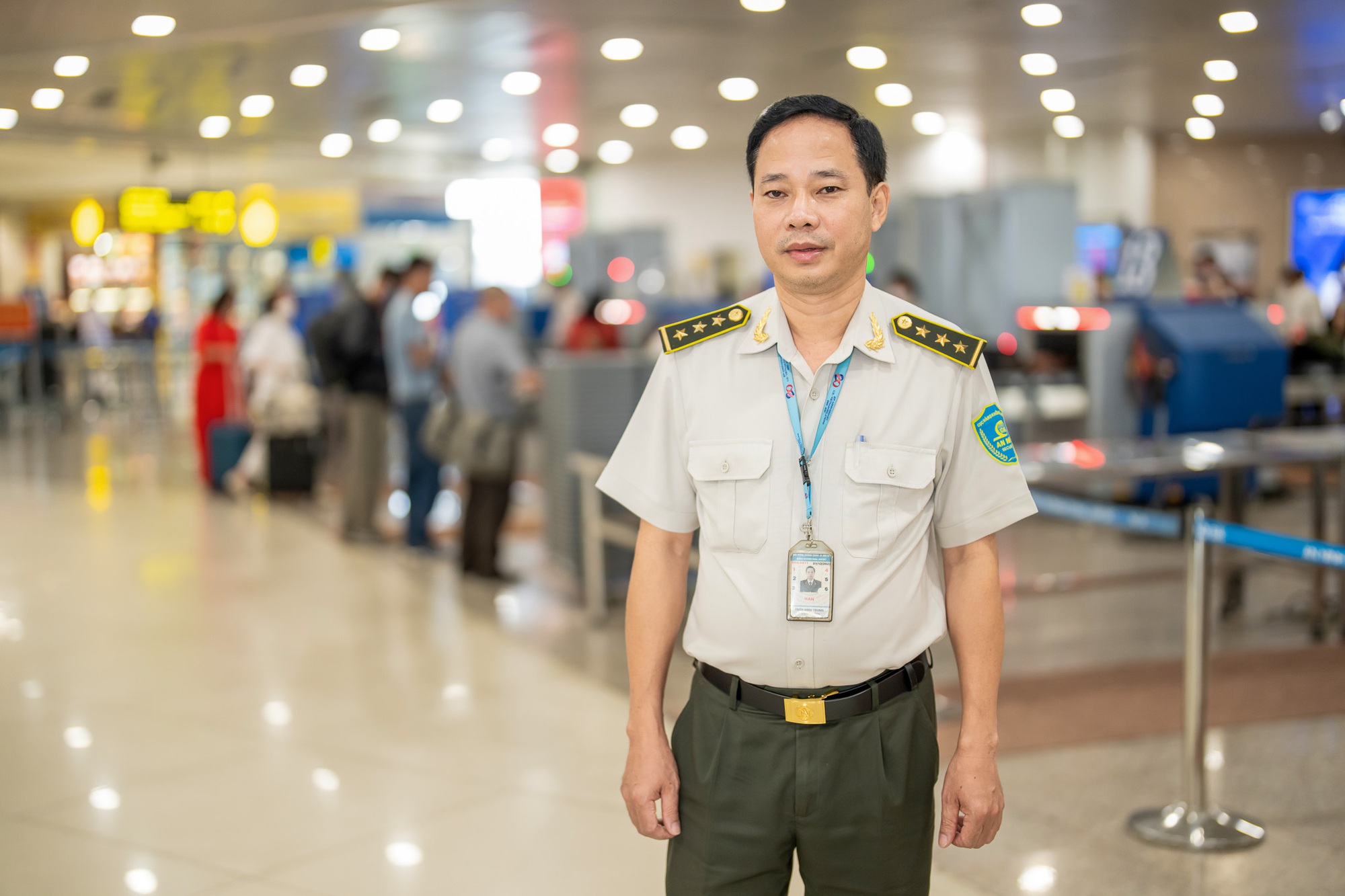 Cầm nhầm đồng hồ ở Nội B&agrave;i, bay v&agrave;o T&acirc;n Sơn Nhất vẫn kh&ocirc;ng tho&aacute;t - Ảnh 12.