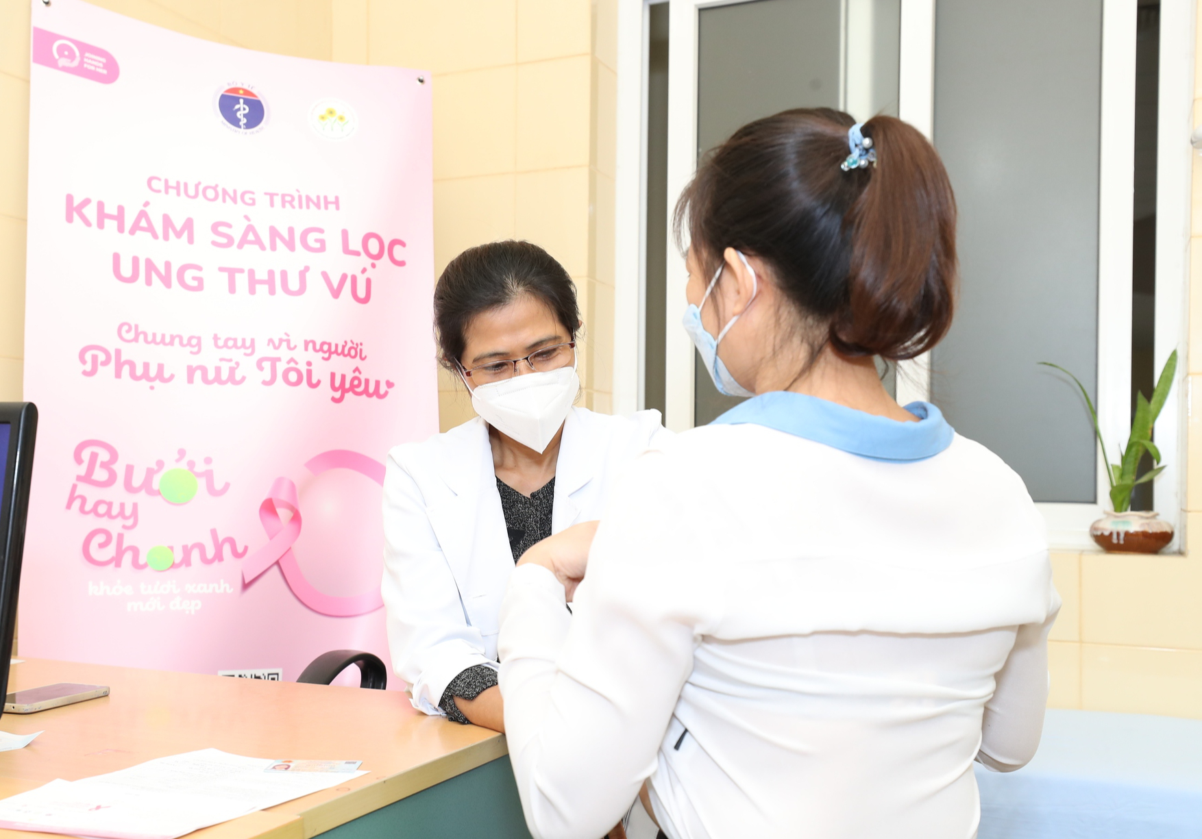 Tại sao tuổi mắc ung thư vú ngày càng trẻ?