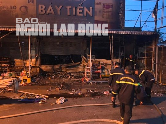 Vụ cứu được 3 nạn nh&acirc;n trong đ&aacute;m ch&aacute;y ở cửa h&agrave;ng: &ldquo;Người h&ugrave;ng&rdquo; l&agrave; 1 thiếu ni&ecirc;n - Ảnh 1.