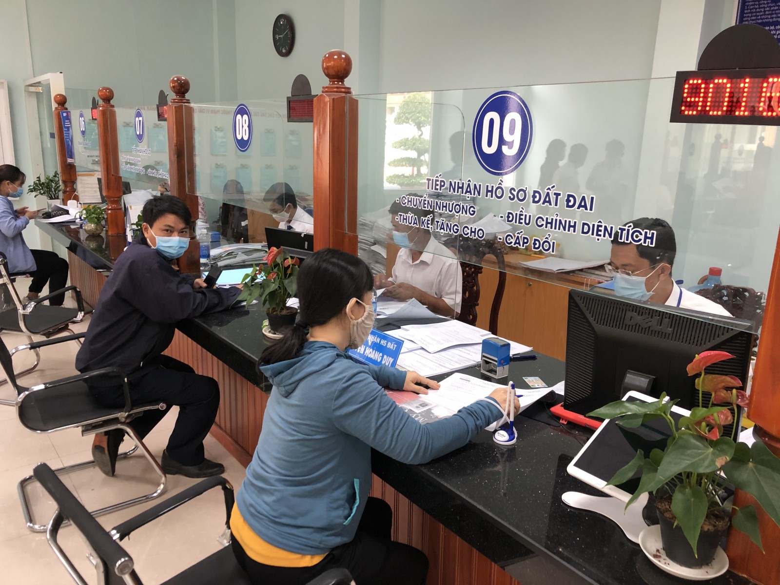 Bình Dương: Một công chức huyện phải giải quyết 8.000 hồ sơ/năm