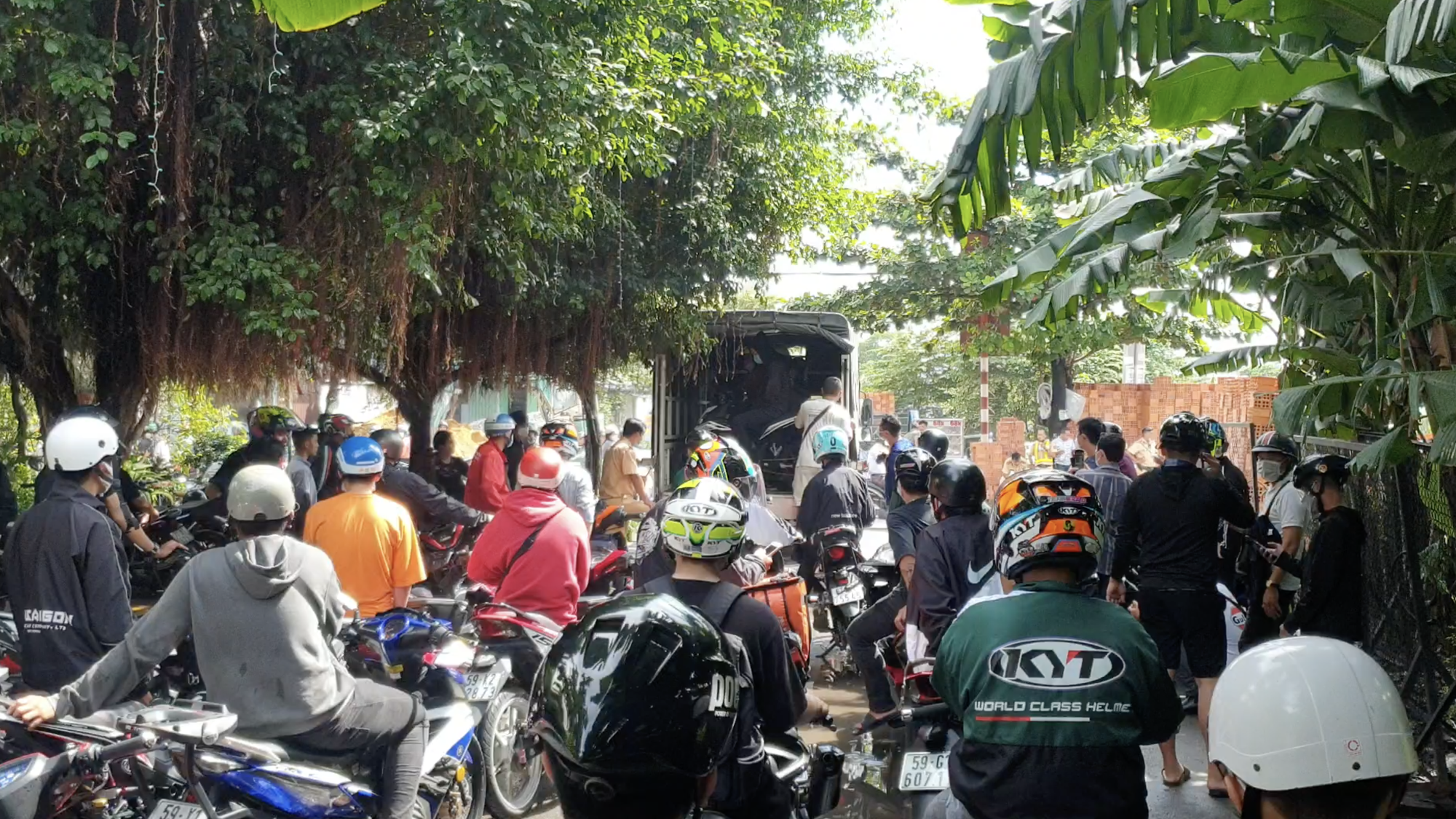 Nghiêm trị "yêng hùng trên xe máy"