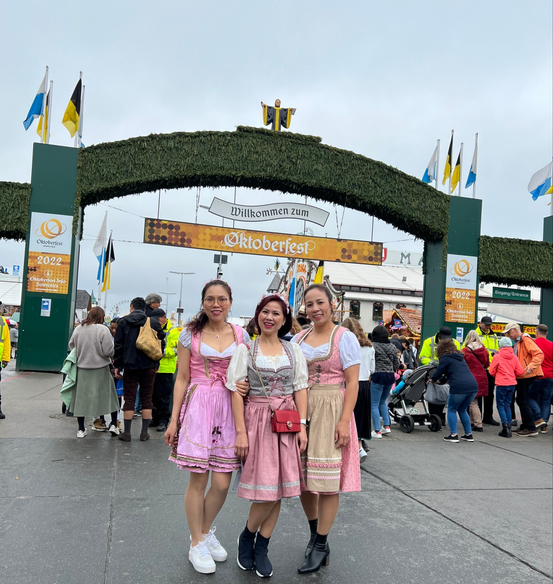 Người Việt với niềm vui hội ngộ tại lễ hội bia Oktober fest