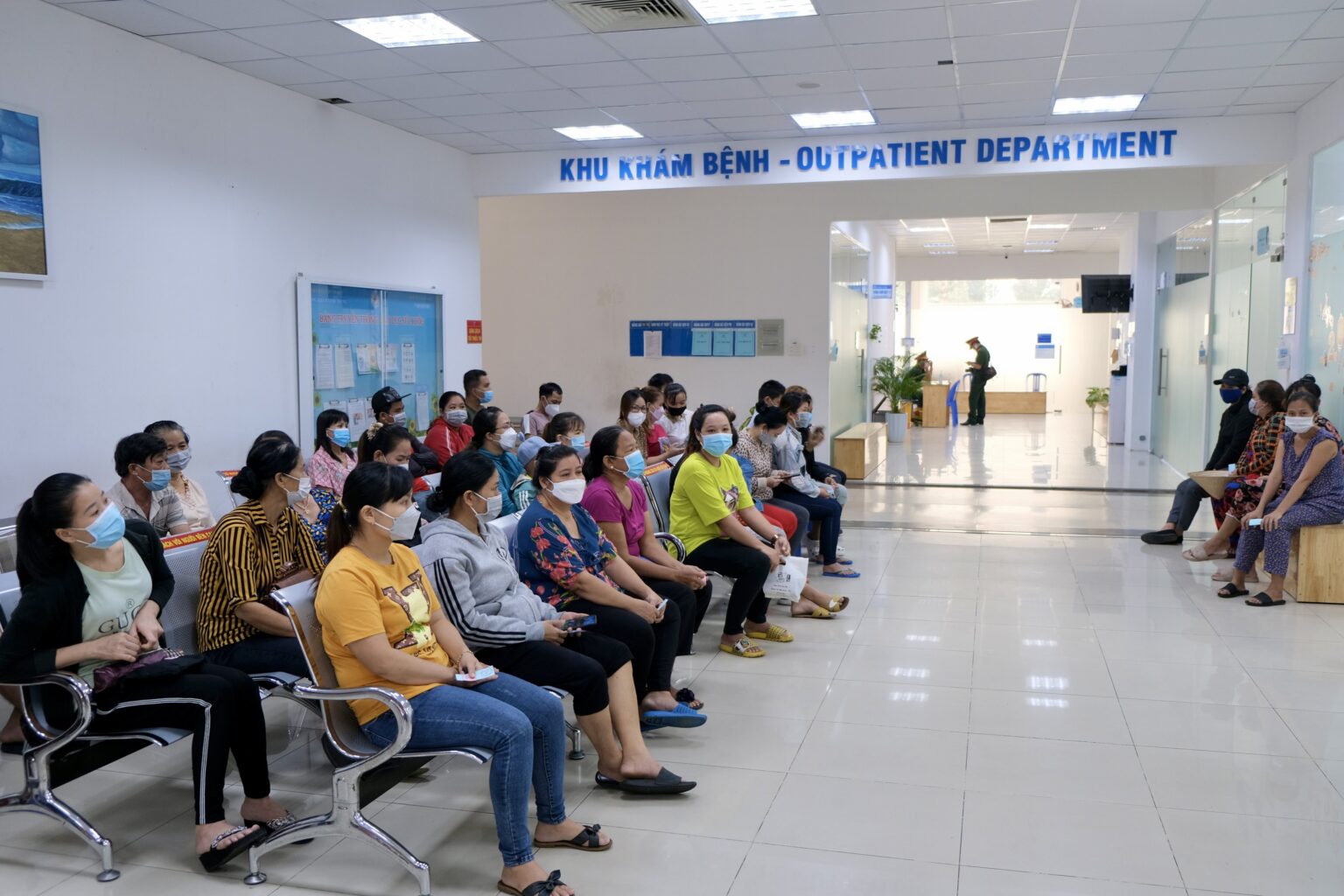 Bác sĩ không làm ngoài giờ sao đủ sống?