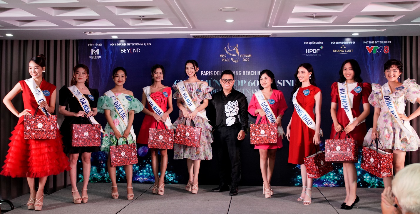 Giang Kyo fashion và Joco fashion mang 200 bộ trang phục công sở tới Miss Peace Việt Nam 2022. - Ảnh 2.