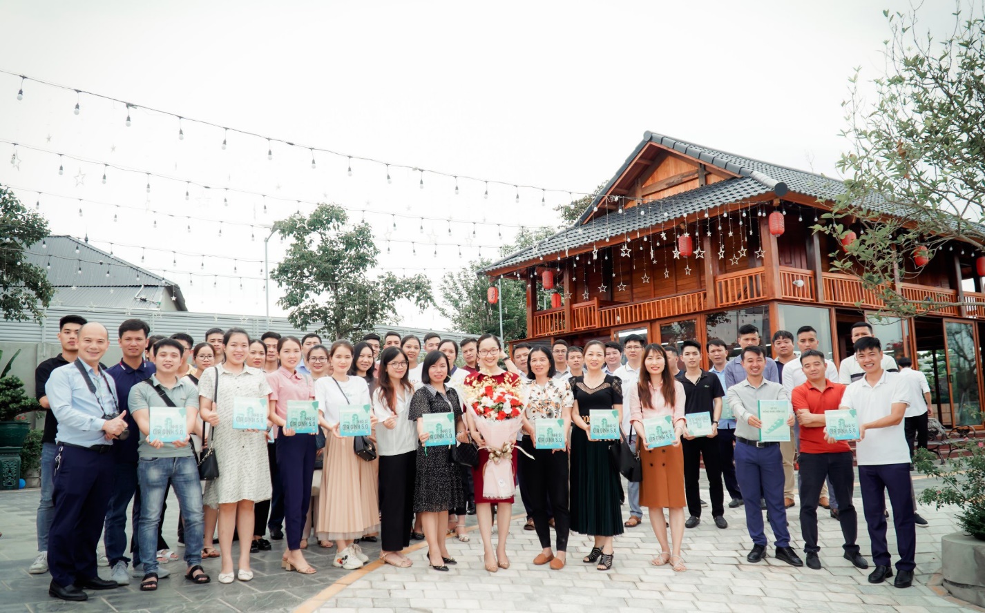 S&aacute;ch nha sĩ gia đ&igrave;nh 5.0 lan tỏa v&agrave; gi&aacute;o dục chăm s&oacute;c sức khỏe răng miệng - Ảnh 3.
