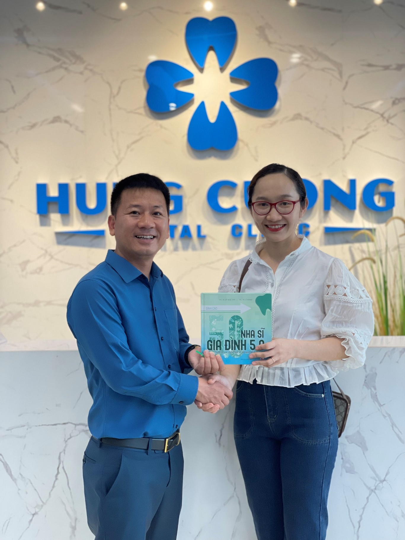 S&aacute;ch nha sĩ gia đ&igrave;nh 5.0 lan tỏa v&agrave; gi&aacute;o dục chăm s&oacute;c sức khỏe răng miệng - Ảnh 4.