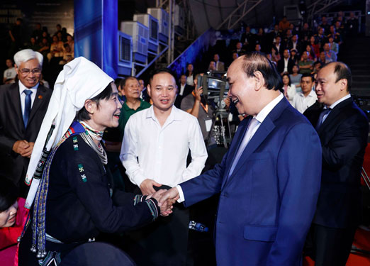 Biểu dương c&aacute;c điển h&igrave;nh học tập, l&agrave;m theo gương B&aacute;c - Ảnh 1.