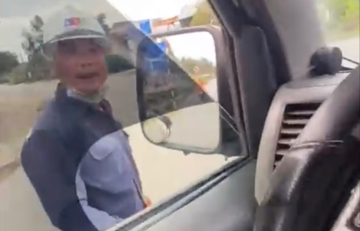 Xác minh người đàn ông cản trở xe cứu thương đi đón người bệnh