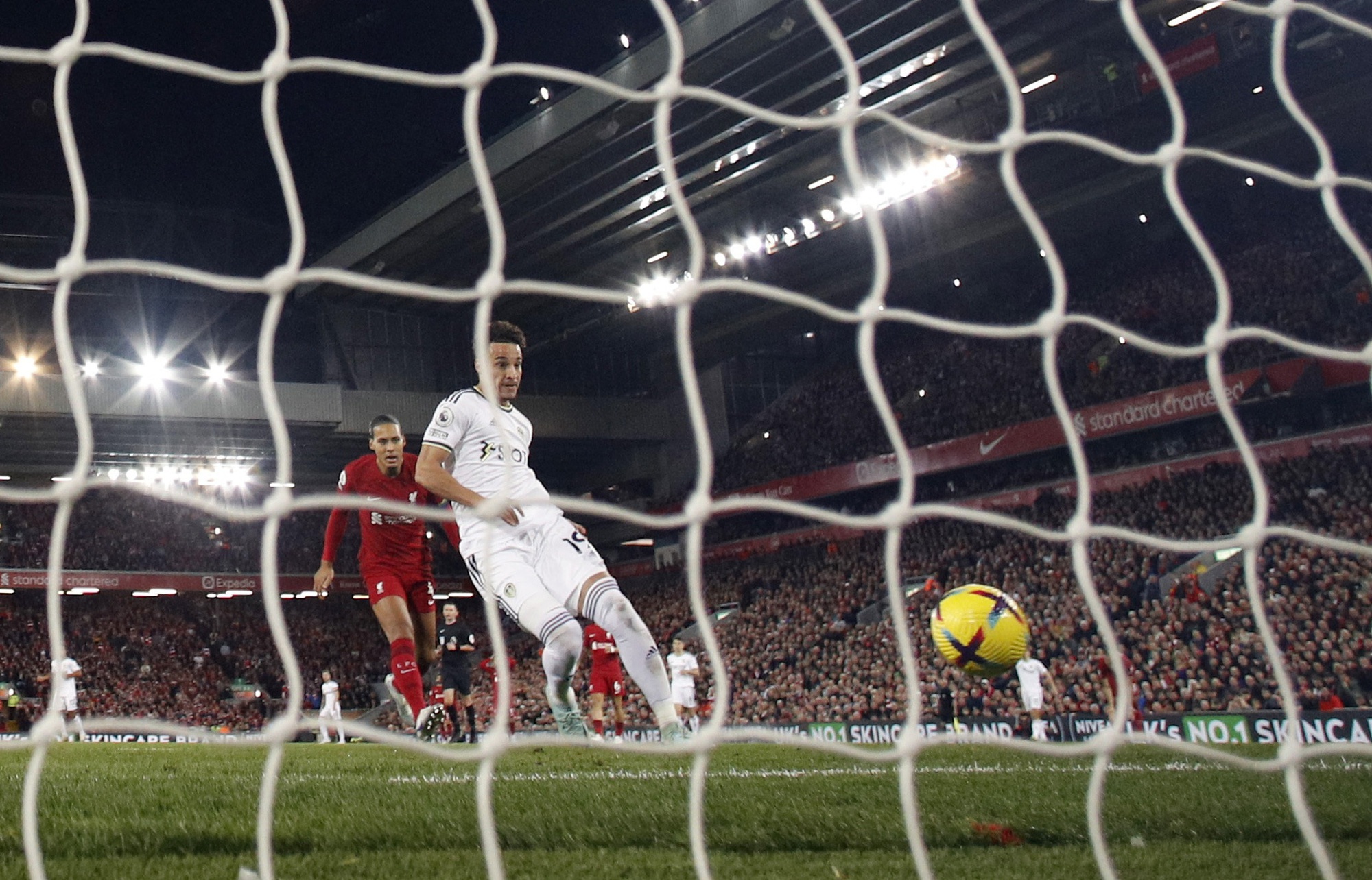 Bi kịch Liverpool, Ngoại hạng Anh rung chuyển v&igrave; địa chấn - Ảnh 2.
