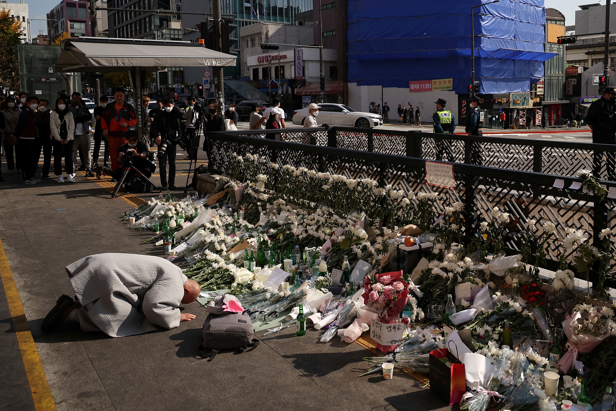 Bài học đau thương từ Itaewon