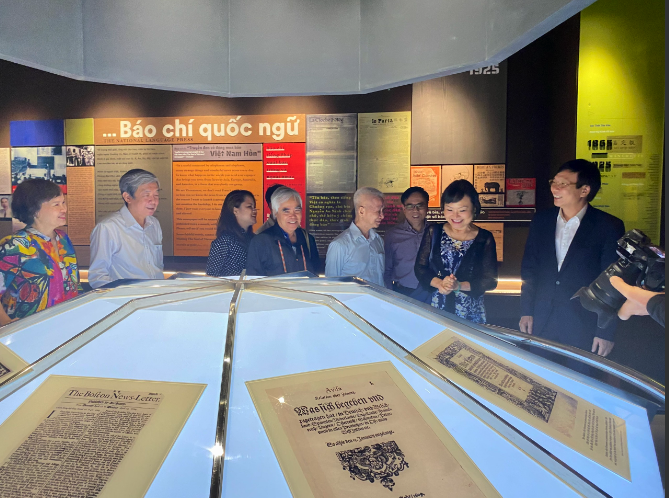 Cuộc gặp lịch sử của Nick Út và Em bé Napalm tại Hà Nội - Ảnh 3.