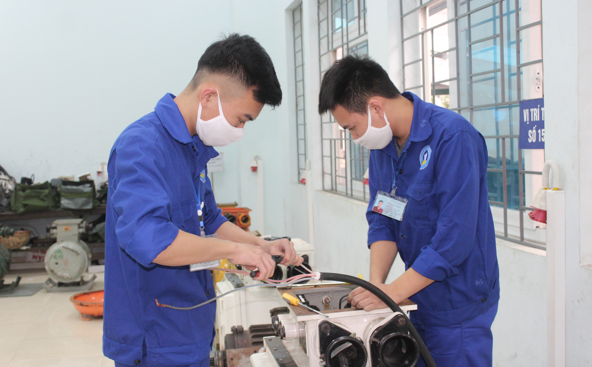 Năng suất lao động đi sau Th&aacute;i Lan 10 năm, lo l&atilde;ng ph&iacute; d&acirc;n số v&agrave;ng - Ảnh 2.