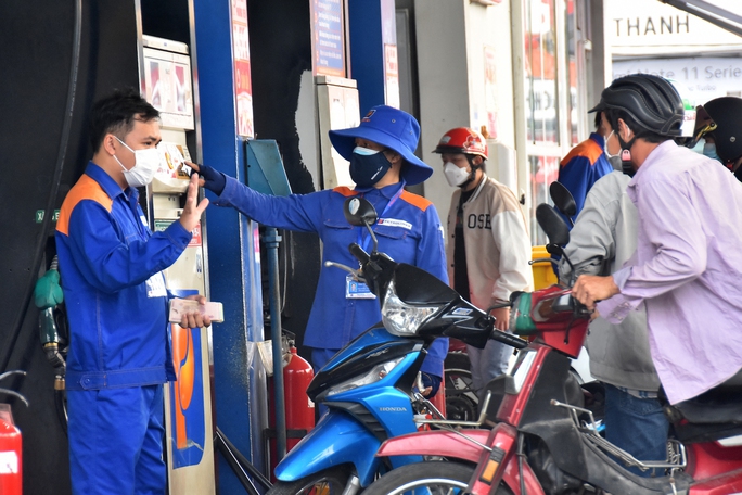 Giá xăng "một cửa": Chưa đủ!