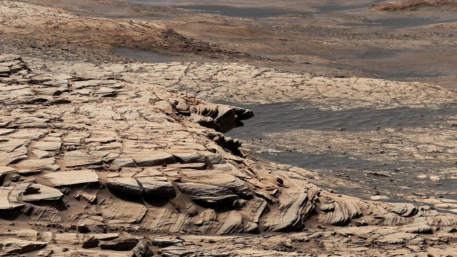 Robot NASA chụp được “đại dương có sự sống” ở hành tinh khác