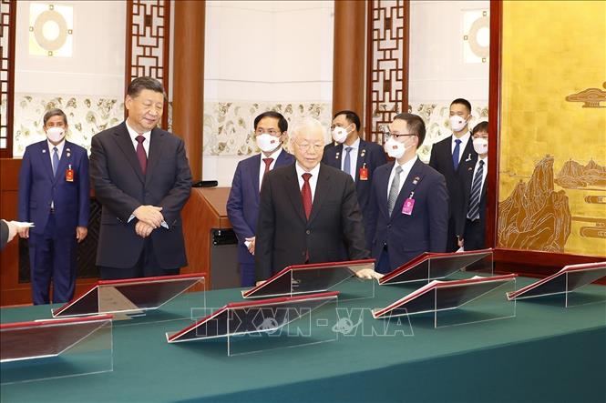 Việt Nam - Trung Quốc ký kết 13 văn kiện hợp tác trong chuyến thăm của Tổng Bí thư