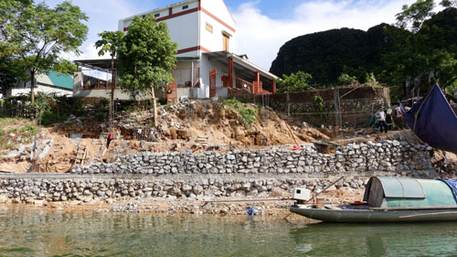 Sống thấp thỏm bên bờ sông sạt lở