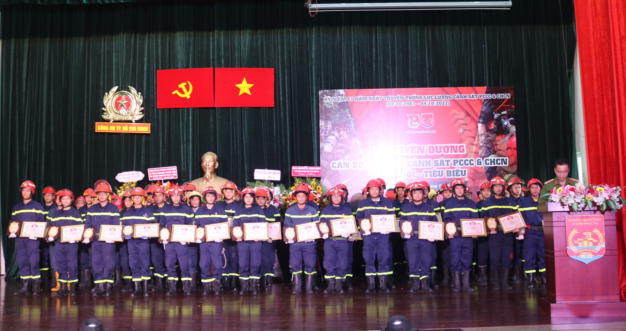 Tuy&ecirc;n dương 61 gương chống giặc lửa Trẻ - Giỏi &ndash; Ti&ecirc;u biểu - Ảnh 2.