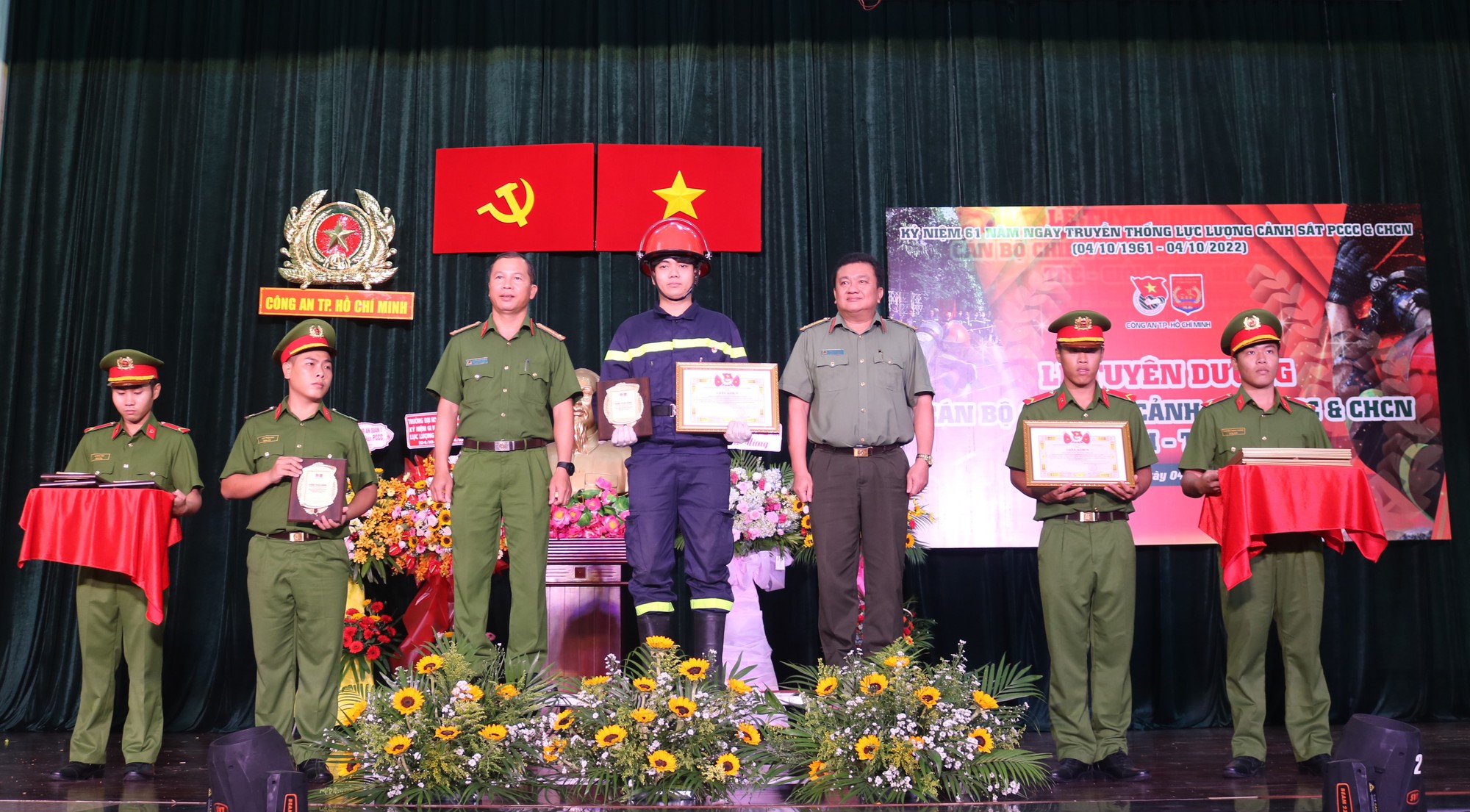 Tuyên dương 61 gương chống "giặc lửa" Trẻ - Giỏi – Tiêu biểu